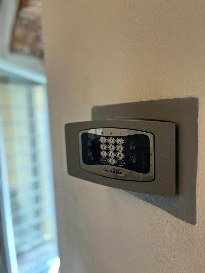 Teodorico Room & Apartment เวโรนา ภายนอก รูปภาพ