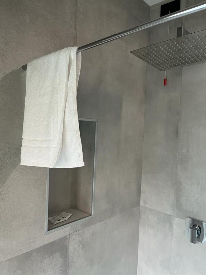 Teodorico Room & Apartment เวโรนา ภายนอก รูปภาพ