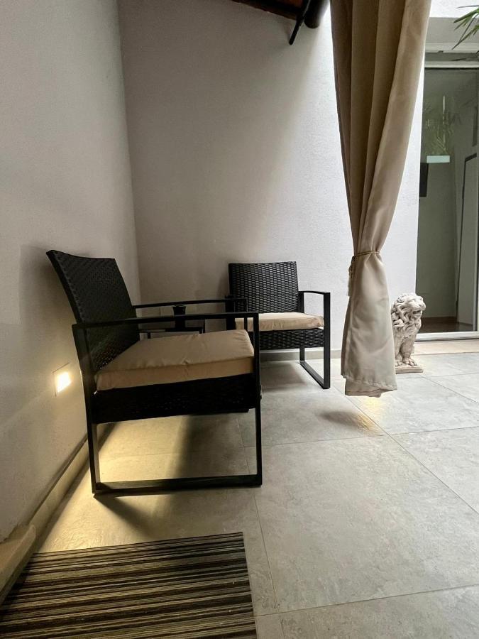 Teodorico Room & Apartment เวโรนา ภายนอก รูปภาพ