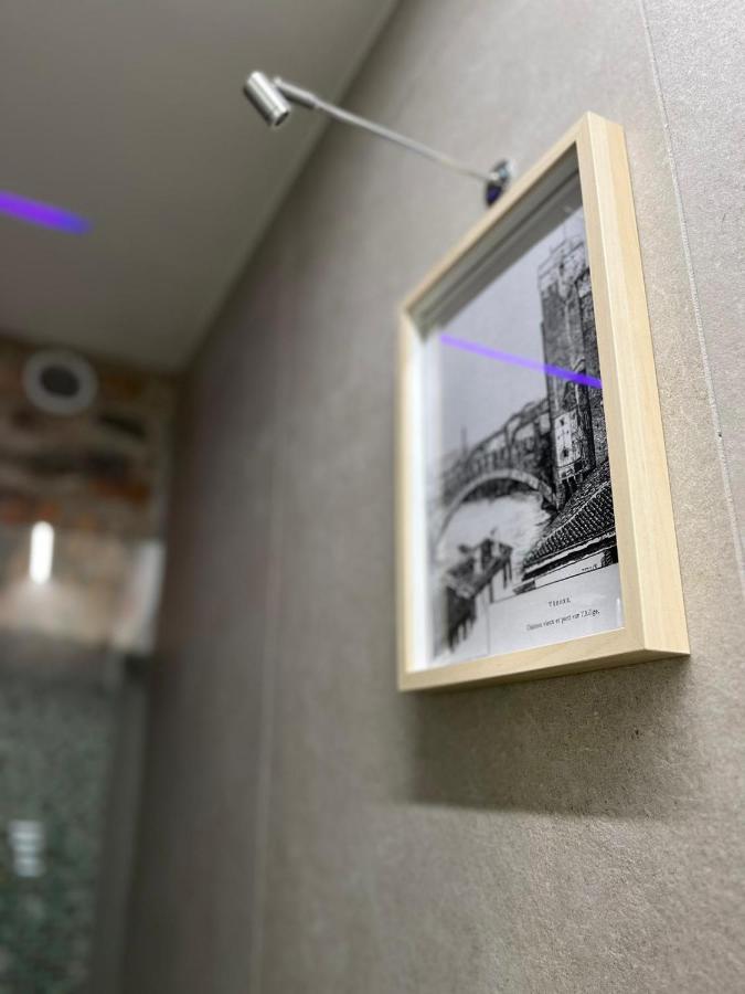 Teodorico Room & Apartment เวโรนา ภายนอก รูปภาพ