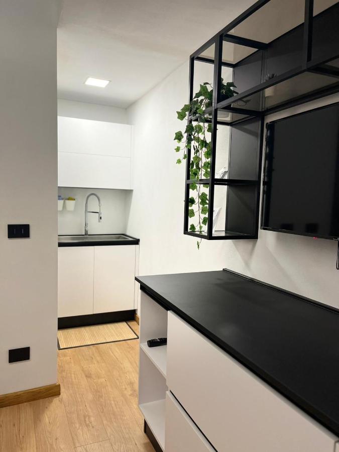 Teodorico Room & Apartment เวโรนา ภายนอก รูปภาพ