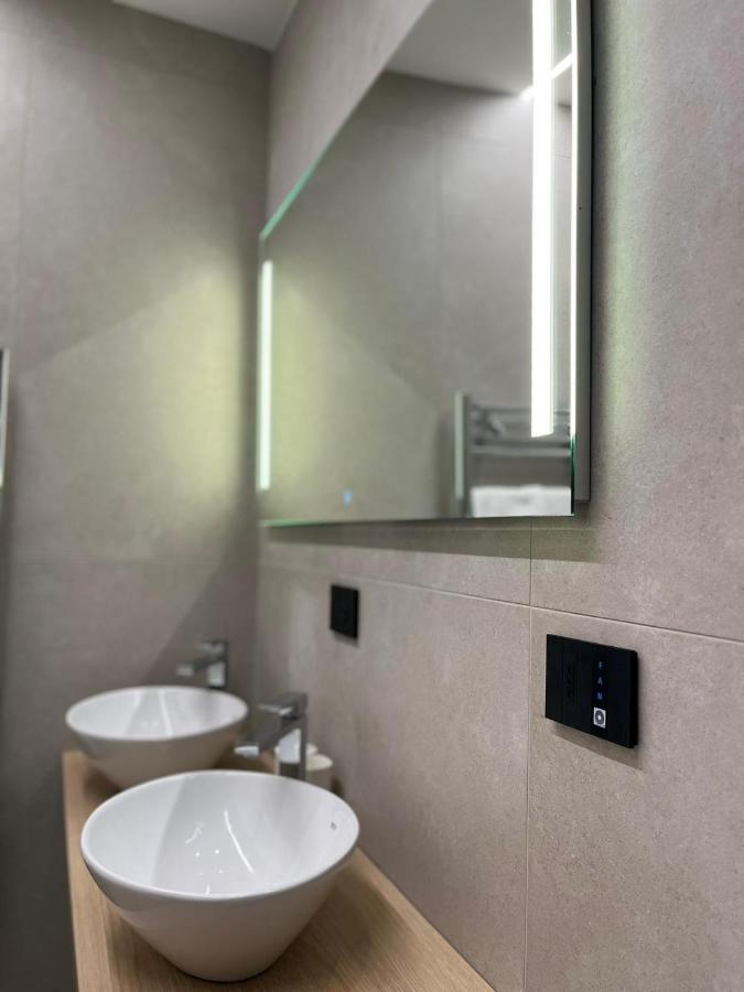 Teodorico Room & Apartment เวโรนา ภายนอก รูปภาพ