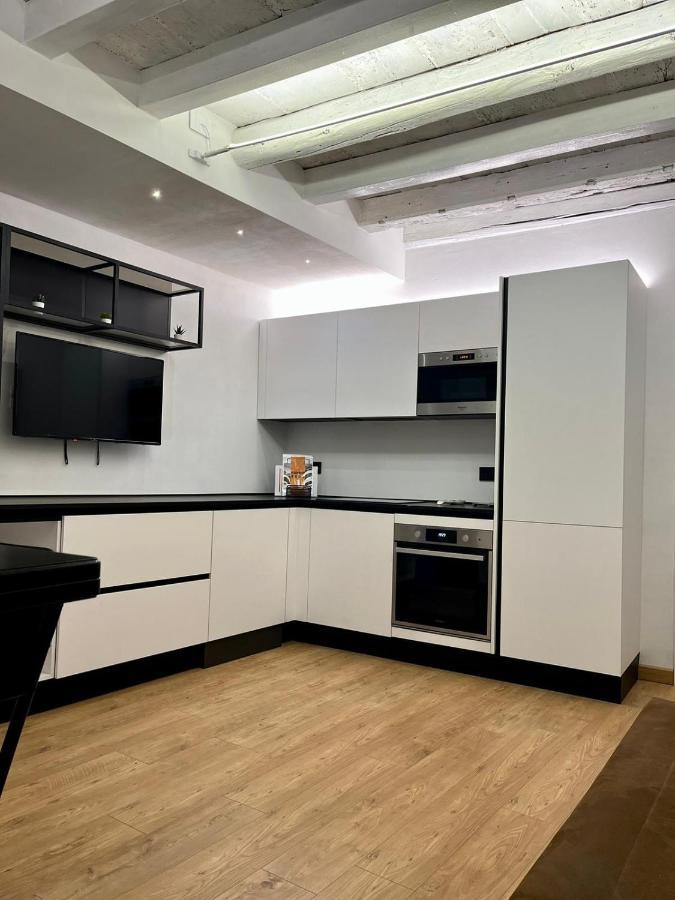 Teodorico Room & Apartment เวโรนา ภายนอก รูปภาพ