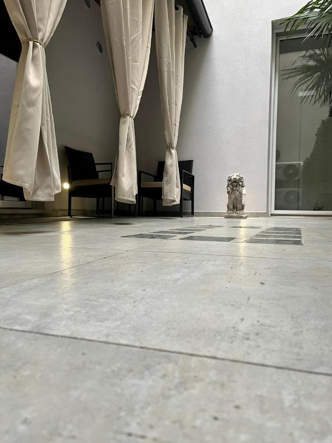 Teodorico Room & Apartment เวโรนา ภายนอก รูปภาพ