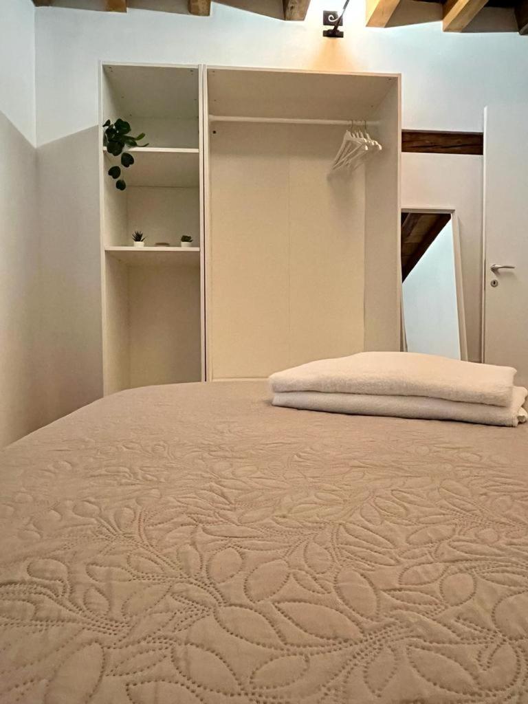 Teodorico Room & Apartment เวโรนา ภายนอก รูปภาพ