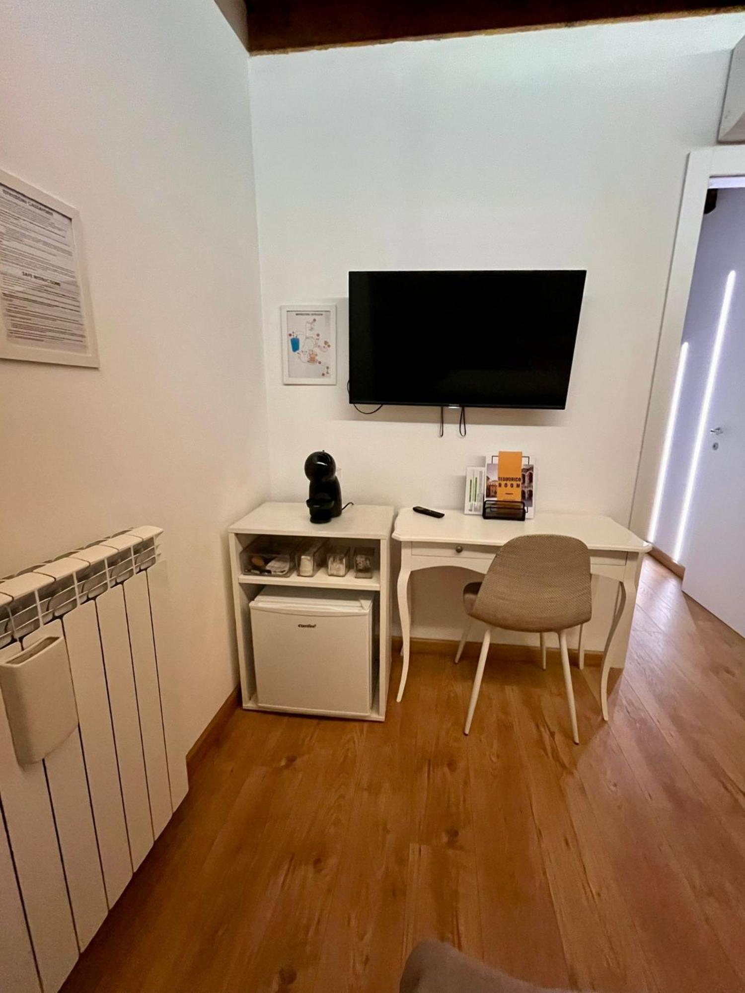 Teodorico Room & Apartment เวโรนา ภายนอก รูปภาพ